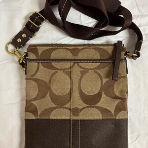 Coach Signature Swingpack Crossbody